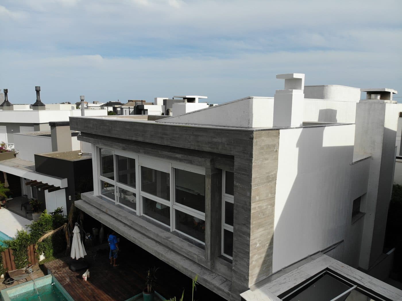 Vista aérea — deck e piscina