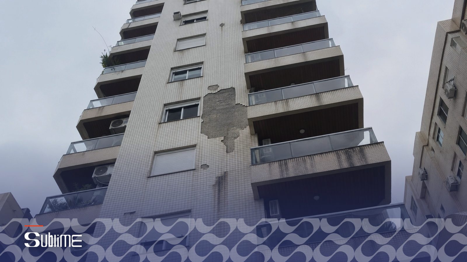 Fachada com pastilha soltando: riscos, causas e recuperação